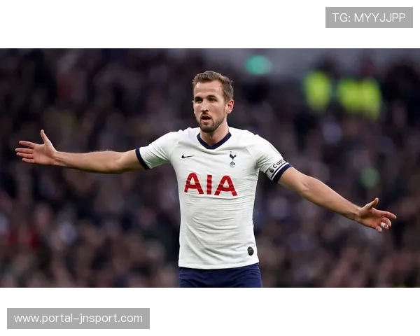 哈里·凯恩点球破门后冷静指天，展现顶级射手风范